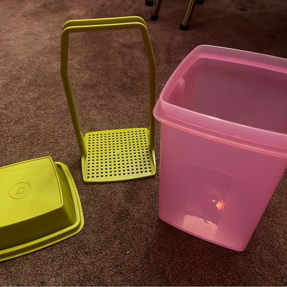 Tupperware Pick-A-Deli Pickle keeper container - Picture 2 of 3